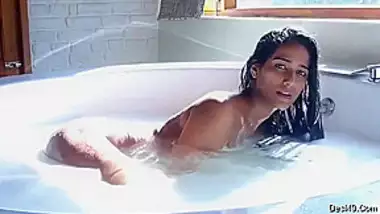 Poonam Pandey In Nude Shower Ihindi Porn Video