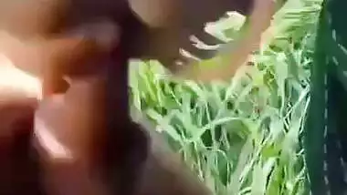 Farmer fucks a lady laborer on the farm to enjoy outdoor sex