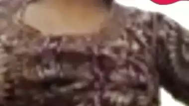 Girlfriend showing boob live on video call viral MMS