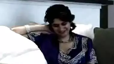 Horny Mumbai Auntie Blowjob and Doggy Style