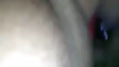 Desi nude lady uses toothpaste to lube her pussy