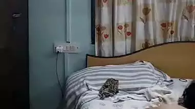 Cute girlfriend round ass showing viral xxx MMS