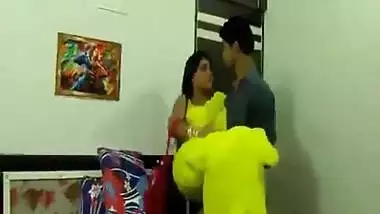 Seducing a tamil bhabi