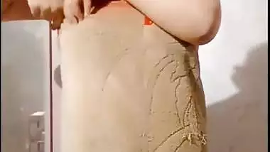 Chubby girl records her nude MMS to send to her fiance