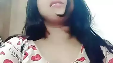 Big boob girl shows her boobs on a video call sex