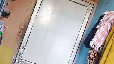 Perverted neighbor records a desi milf bathing in her bathroom