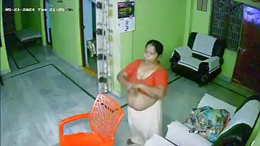 Mature aunty in blouse changing dress nude show