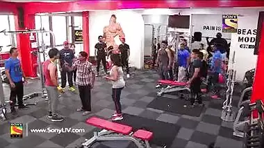 Beautiful Reema Vohra & Other Sexy Aunty Huge Boobs Scene from CP a special gim show