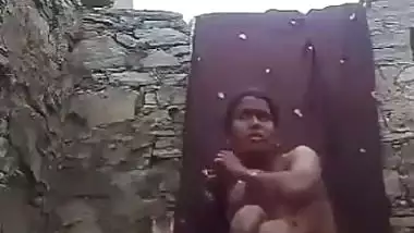 Bangladeshi village girl nude bathing video