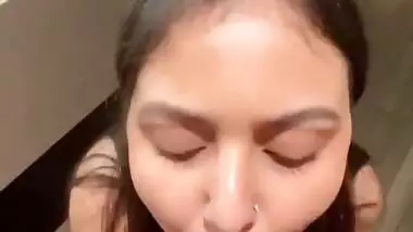 Celebrity hairdresser sucks actor’s dick in blowjob MMS