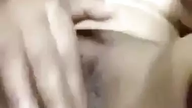 Bhabhi in pink bra goes nude in Bengali viral fingering