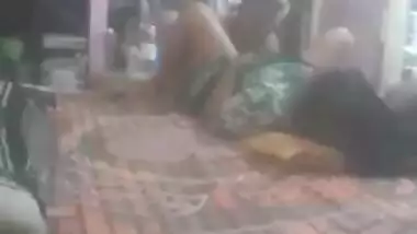 Old man shaving pussy