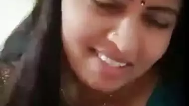 Homely housewife strips saree and shows naked boobs