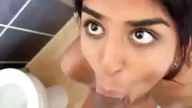 Sexy Chennai girl’s hot Tamil sex video from the bathroom