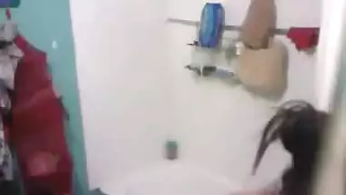 Sexy Kudi In Bathroom - Movies.