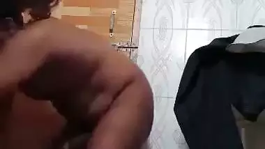 Tenant bangs his landlord’s daughter in Indian MMS porn