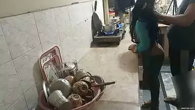 Bhai ne bahen ko jabardasti kitchen me choda Indian step sister having hard