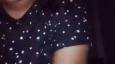 Horny girl on pillow rubbing pussy viral MMS