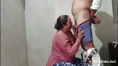 Bhabhi gives a quick blowjob to Devar in desi xxx MMS