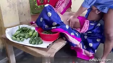 Vegetable Seller Kaamwali Aunty Fucked by Owner Hard