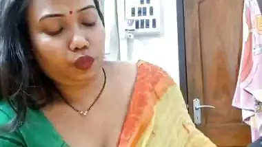 DreamGirl Youtuber live cam removing saree and blouse
