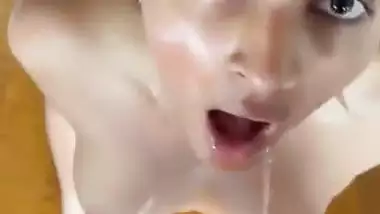 Man gets a Tamil blowjob from a Chennai girl and pees on her