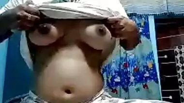 Indian girl nude MMS of a big boob girl showing her ass