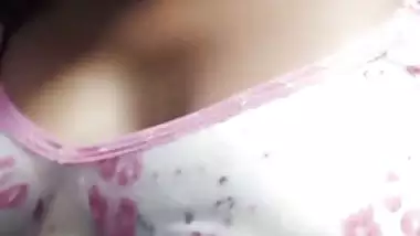 Round boobs college girl removing bra and topless