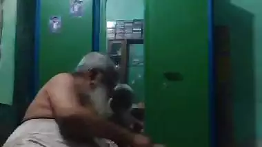 Old Muslim Sasur fucks his Bahu in Bangladeshi sex video