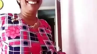 Mature bhabhi showing to lover