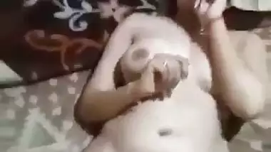 Guy records his sexy, nude GF’s Punjabi sex MMS