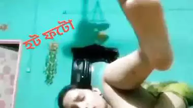 Bangla naked girl fucks her pussy with brinjal