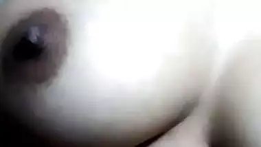 Cute Bengali YouTuber nude boobs and pussy expose